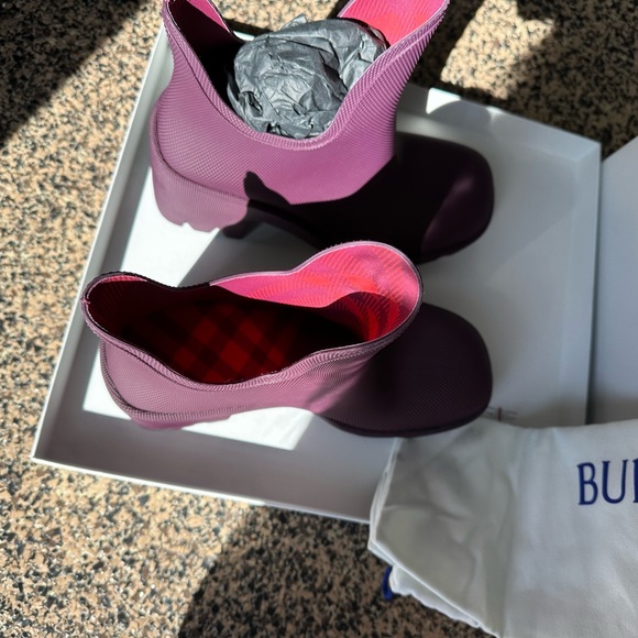NEW Burberry 8.5 women’s high heeled boot purple, brand new, never worn - Picture 10 of 14